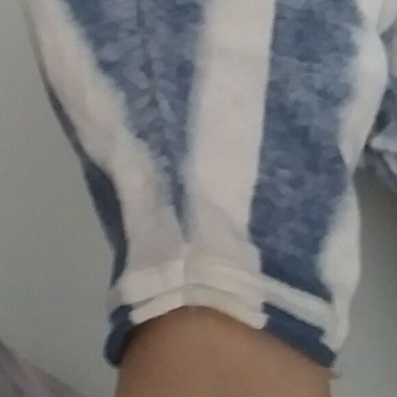 BCBGMaxAzria Lightweight Cropped Sweater Batwing Navy and White Stripes - Picture 6 of 13